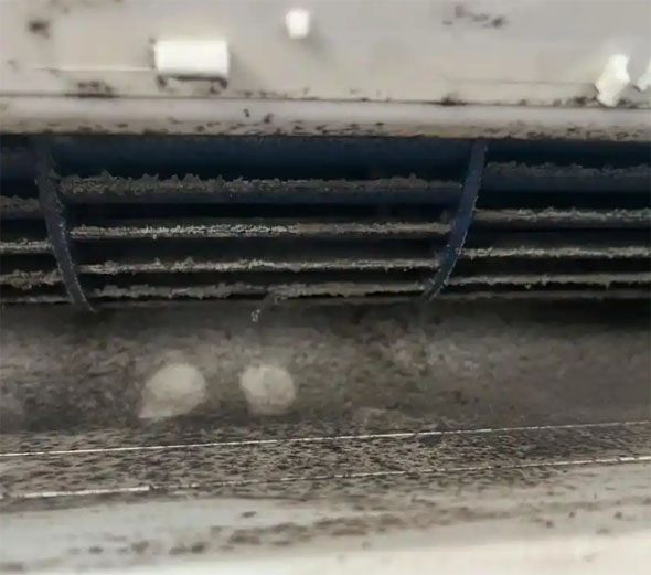 贺州市空调吹的风有股烧焦味是怎么回事